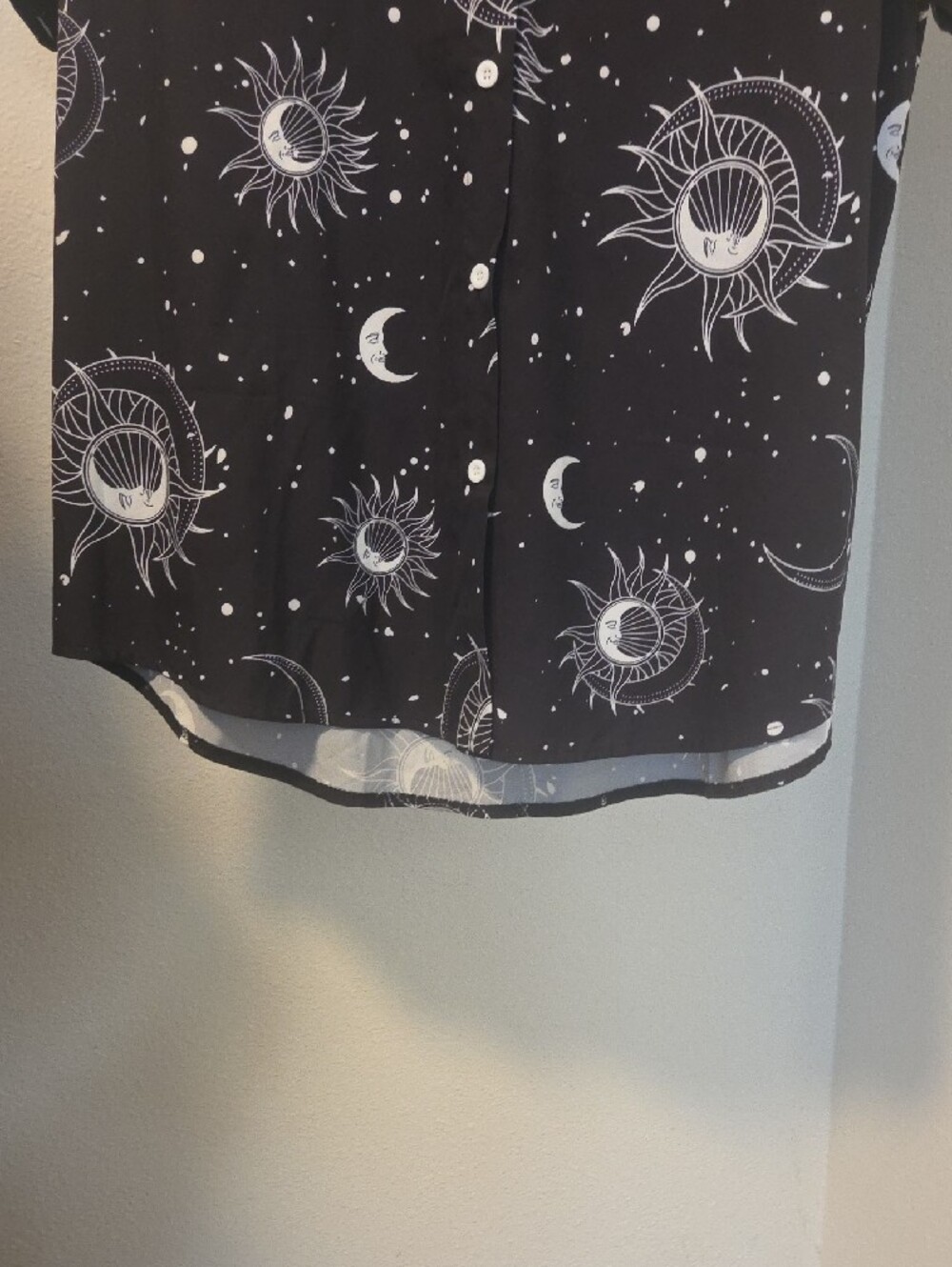 ROMWE Black Short-Sleeve Button-Down Shirt with White Sun & Moon Print - Picture 5 of 6